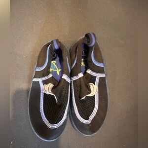 Speedo Black and Blue Aquatic Water Shoes - size L (10-11)